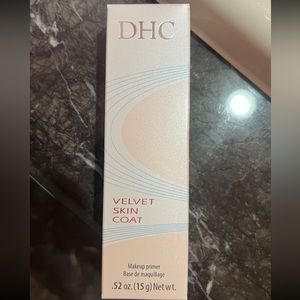 DHC velvet skin coat primer